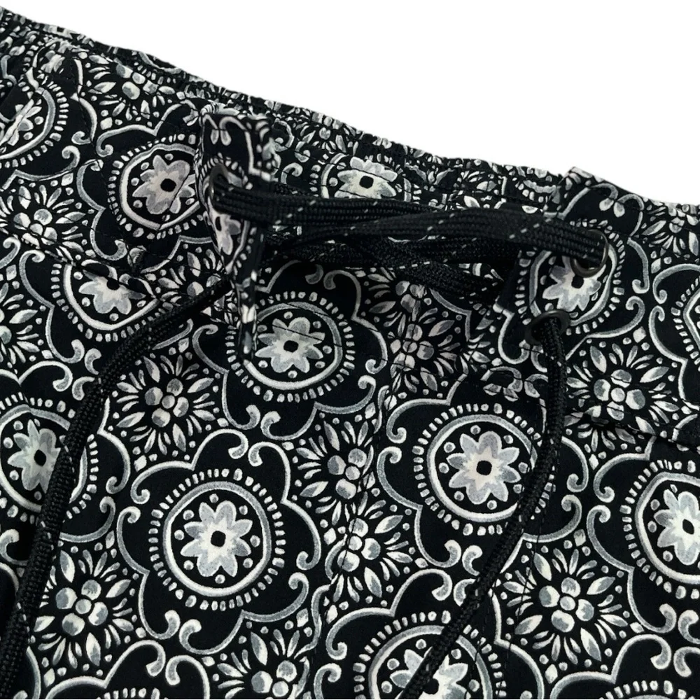 Coolibar Mens Island Swim Trunks size Medium in Black/Grey Printed